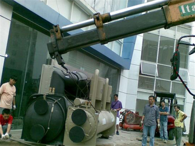 辽中区随车吊和汽车吊的核心区别是什么？哪种更省钱？