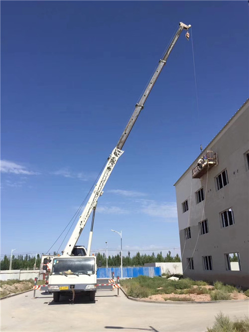 辽中区“轻装强干”—— 吊车的 “轻量化臂架” 技术